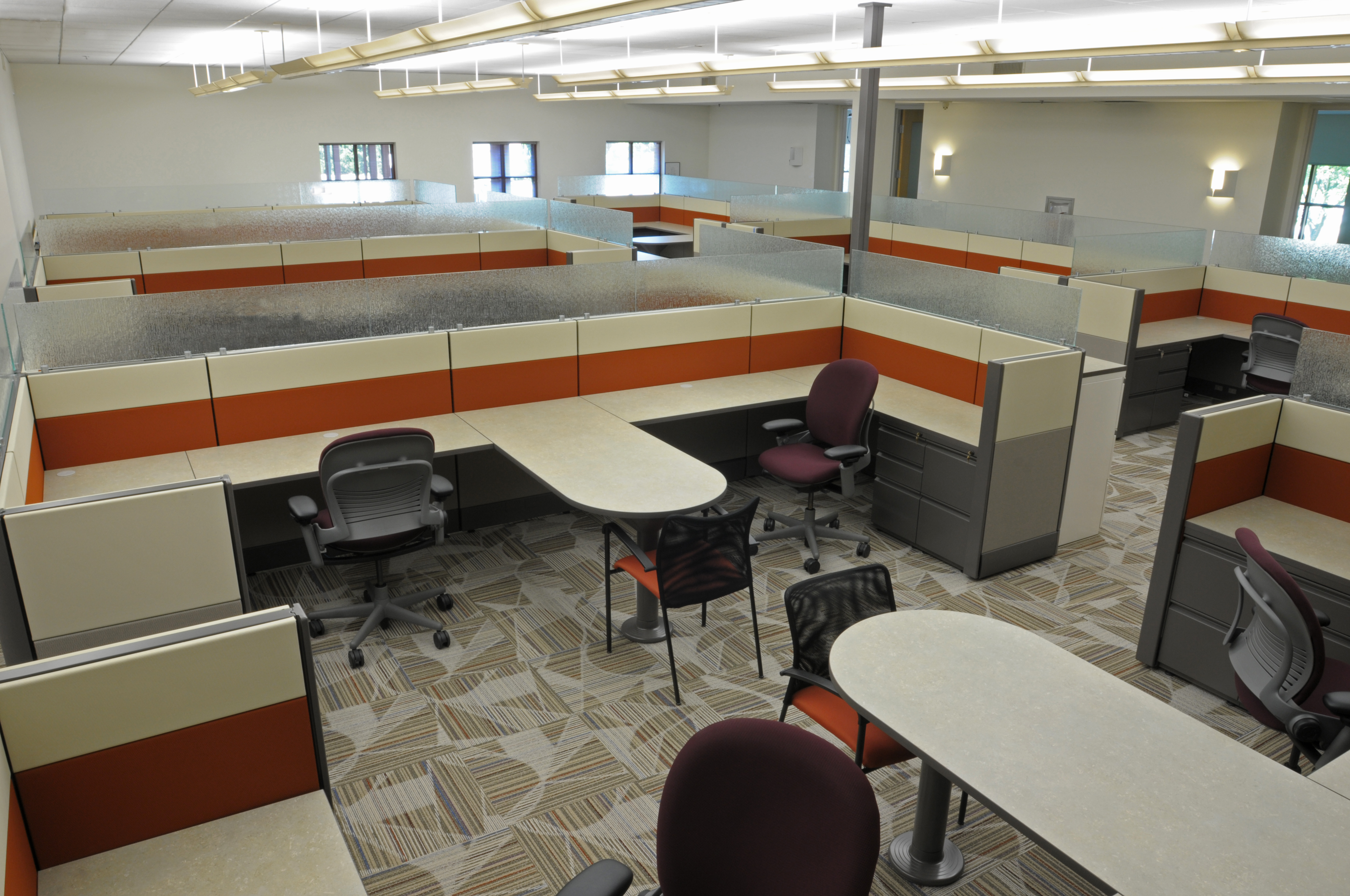 Incorporating Glass into Your Cubicle Design | EthoSource